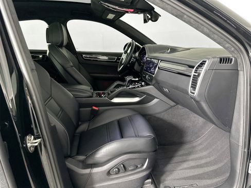 Certified 2023 Porsche Cayenne Turbo image 29
