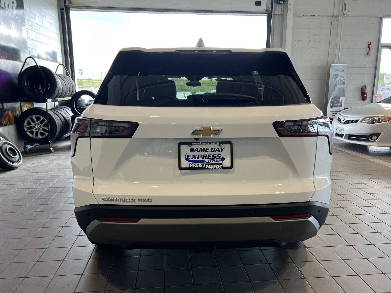 Used 2025 Chevrolet Equinox LT AWD/4WD image 6