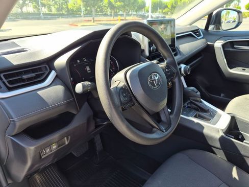 Used 2025 Toyota RAV4 XLE FWD image 10