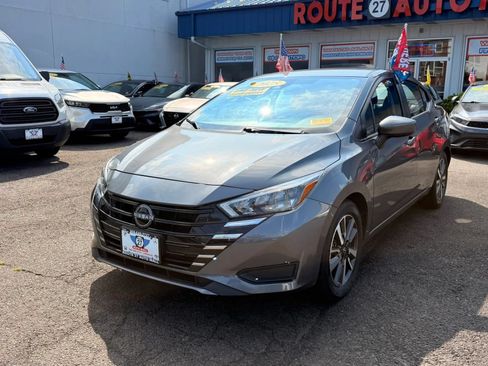 Used 2025 Nissan Versa SV FWD image 4