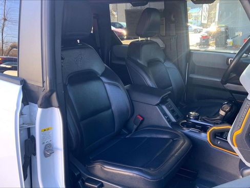 Used 2022 Ford Bronco Badlands image 9