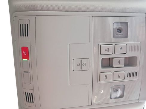 New 2025 Volkswagen Taos SE image 21