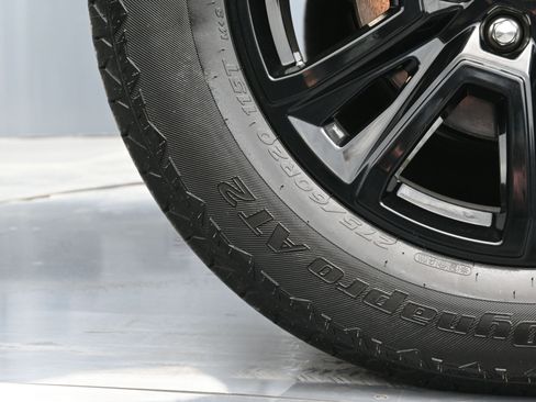 Used 2025 Ford F150 Platinum w/ FX4 Off-Road Package image 45