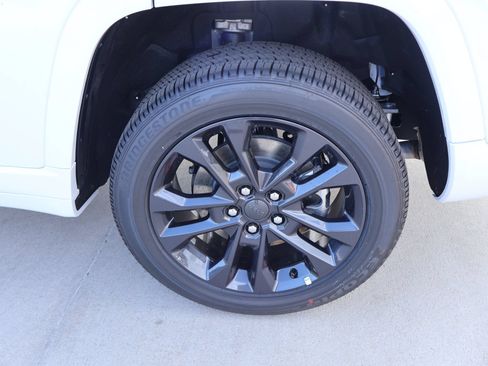 New 2026 Jeep Grand Cherokee L Limited AWD/4WD image 21