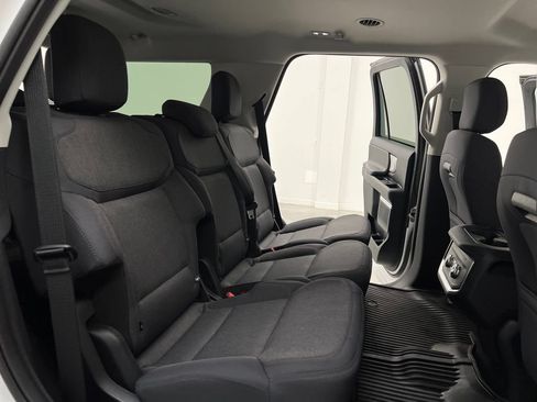 Used 2025 Ford Expedition Active RWD image 23