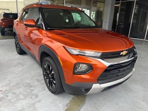 Used 2022 Chevrolet TrailBlazer LT w/ Driver Confidence Package AWD/4WD image 3