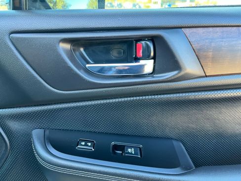 Used 2017 Subaru Outback 3.6R Limited image 19