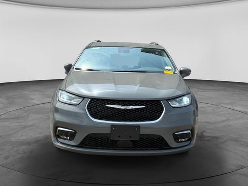 Used 2022 Chrysler Pacifica Touring-L FWD image 3