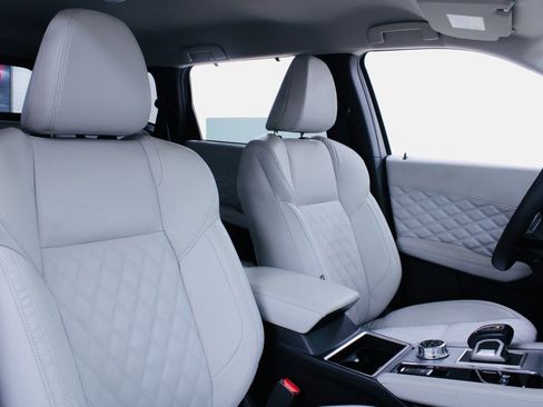 Used 2023 Mitsubishi Outlander SEL image 25