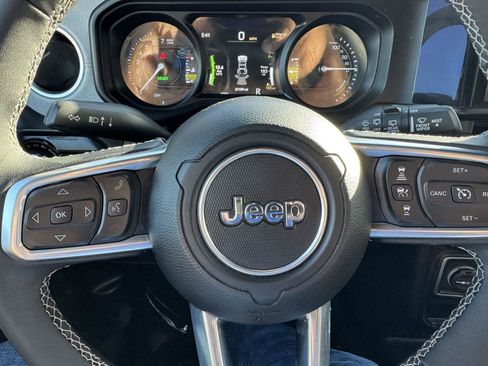 Certified 2025 Jeep Wrangler Sahara w/ Safety Group AWD/4WD image 21