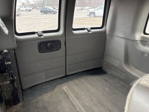 Used 2008 Chevrolet Express 1500 AWD Passenger w/ LT Preferred Equipment Group image 12