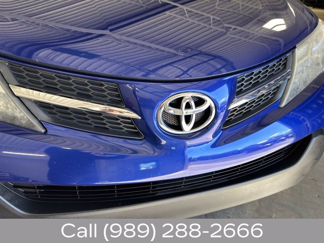Used 2015 Toyota RAV4 XLE w/ Four Season Floor Mat Package AWD/4WD image 9