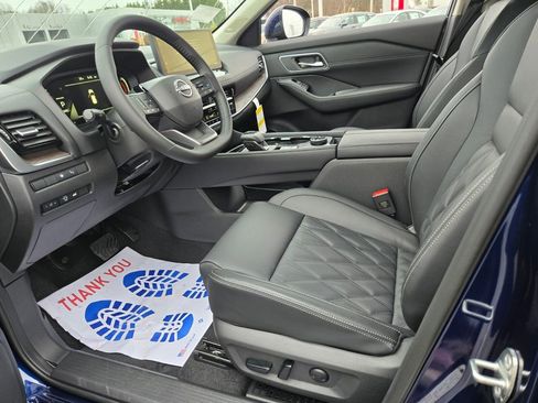 New 2026 Nissan Rogue Platinum image 4