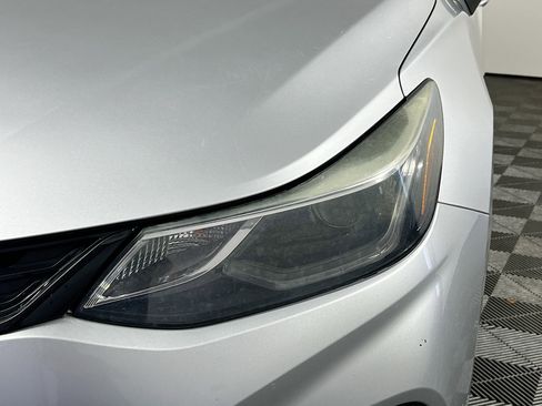 Used 2018 Chevrolet Cruze LT w/ Redline Edition FWD image 11