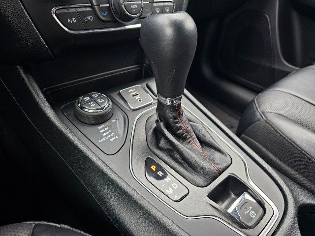 Used 2022 Jeep Cherokee Trailhawk w/ Premium Leather Package AWD/4WD image 36