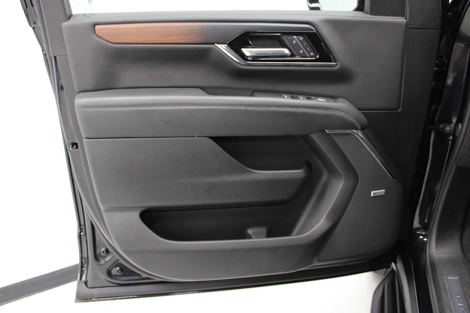 Used 2025 GMC Yukon XL Denali AWD/4WD image 20