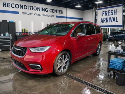 Used 2024 Chrysler Pacifica Pinnacle w/ Trailer Tow Group