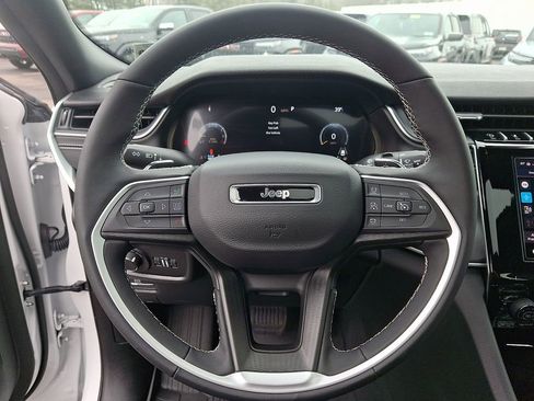 Used 2024 Jeep Grand Cherokee Altitude image 19