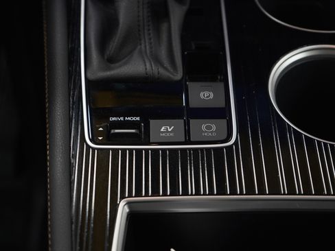 Used 2025 Toyota Sienna XSE image 21