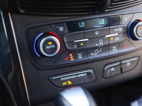 Used 2018 Ford Escape SE w/ SE Sport Appearance Package image 28