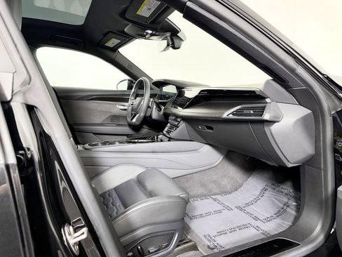 Used 2022 Audi e-tron GT Premium Plus w/ Performance Package image 45