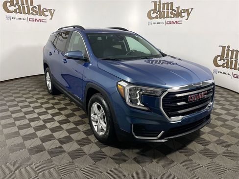 Used 2024 GMC Terrain SLE w/ Driver Convenience Package image 1