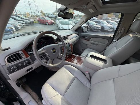 Used 2011 Chevrolet Avalanche LTZ image 25