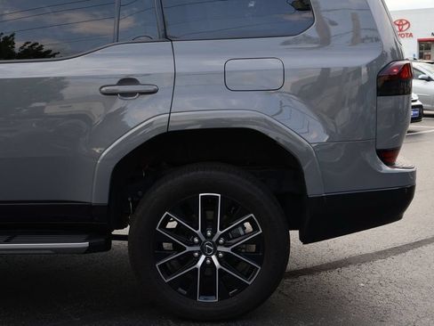 Used 2024 Lexus GX 550 w/ Cold Area Package AWD/4WD image 5