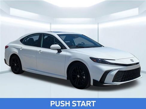 Used 2025 Toyota Camry SE w/ Convenience Package FWD image 9