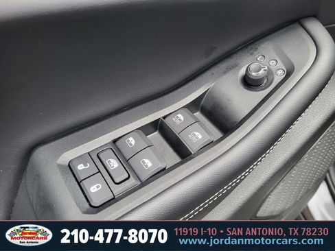 Used 2025 Jeep Grand Cherokee Laredo X RWD image 19