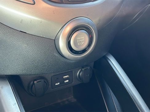 Used 2017 Hyundai Veloster Value Edition image 30