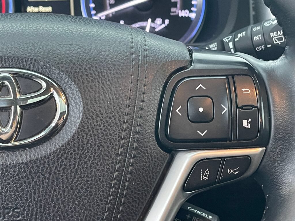 Used 2019 Toyota Highlander XLE AWD/4WD image 21