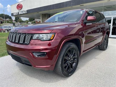 Used 2020 Jeep Grand Cherokee Altitude image 3
