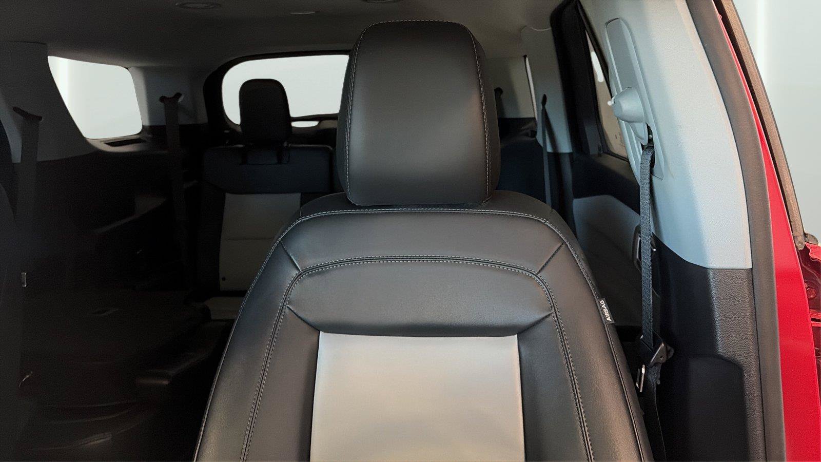 Used 2022 Ford Explorer XLT w/ Equipment Group 202A RWD image 28