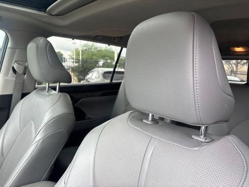 Used 2022 Toyota Highlander Limited AWD/4WD image 9