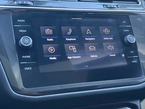 Certified 2022 Volkswagen Tiguan SE w/ Panoramic Sunroof Package image 13