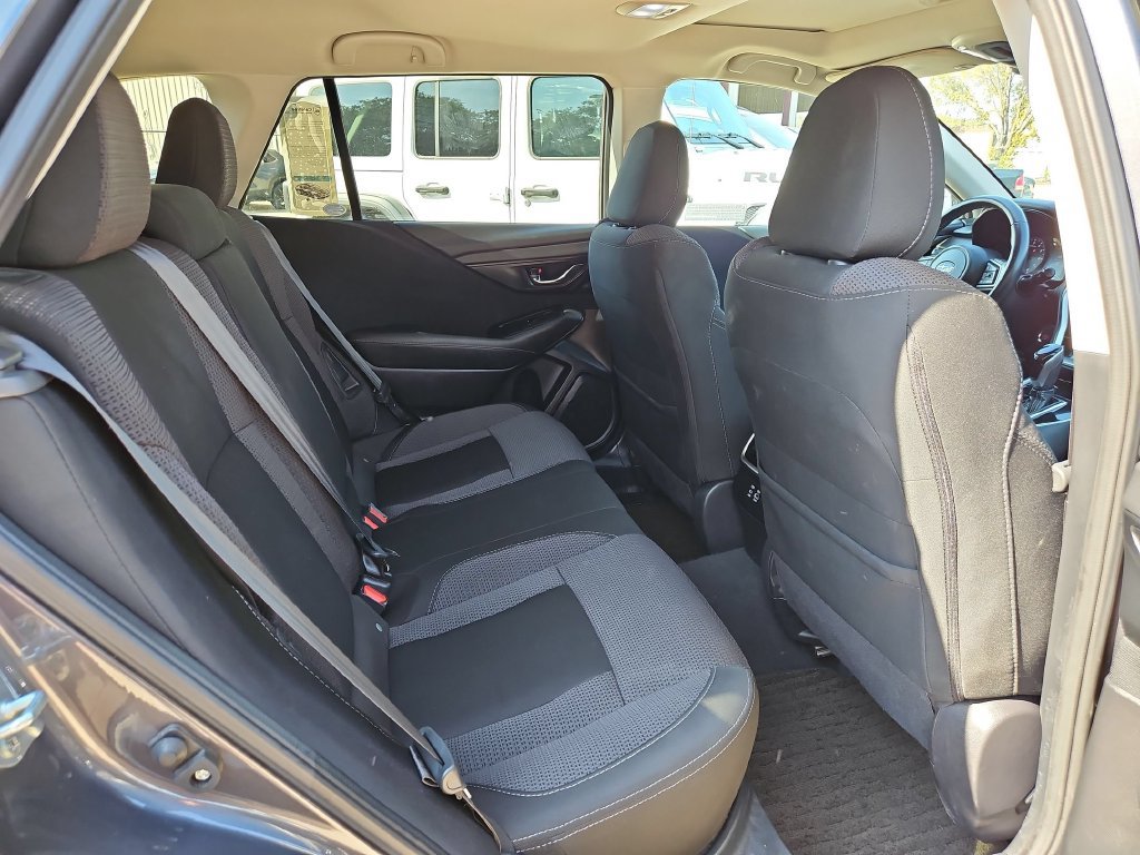 Used 2025 Subaru Outback Premium AWD/4WD image 27