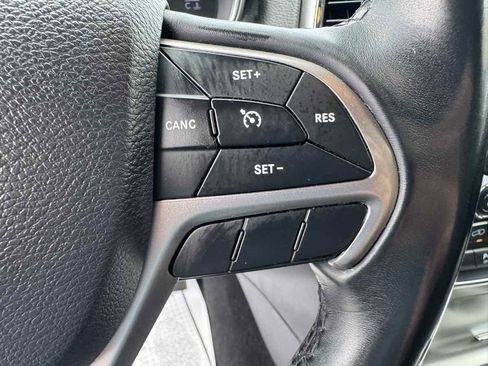 Used 2019 Jeep Grand Cherokee Laredo AWD/4WD image 15