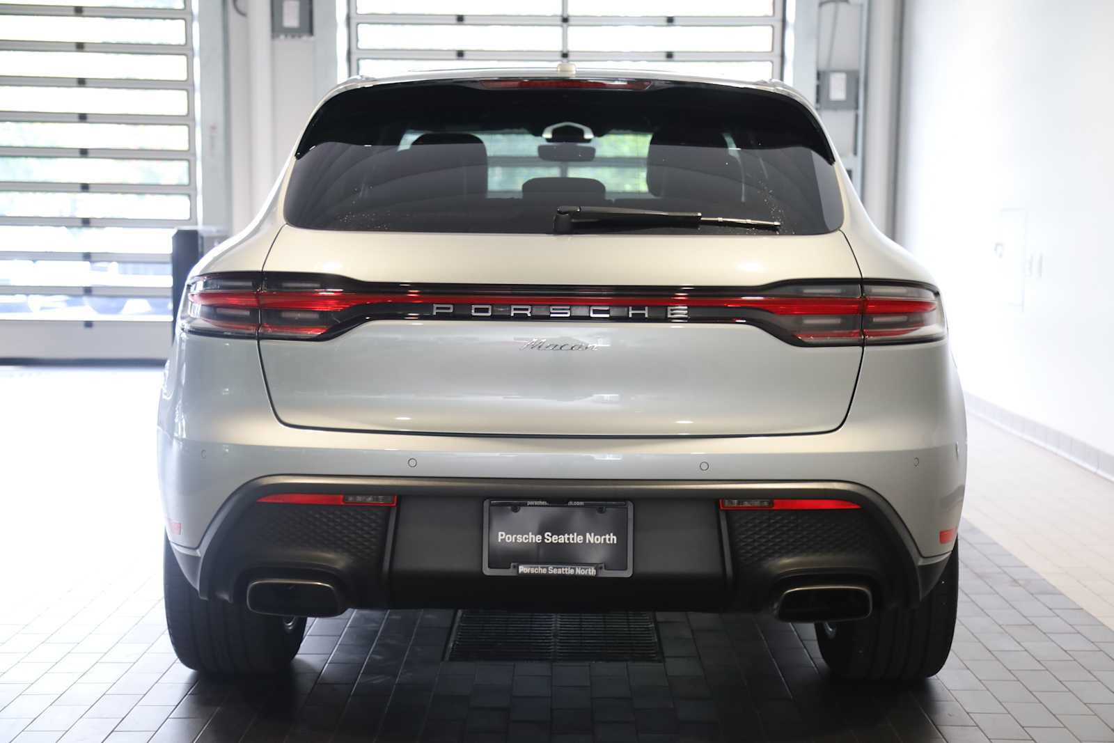 Used 2026 Porsche Macan AWD/4WD image 6
