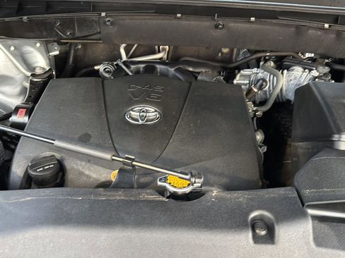 Certified 2017 Toyota Highlander XLE image 33