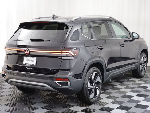 New 2026 Volkswagen Taos SE image 18