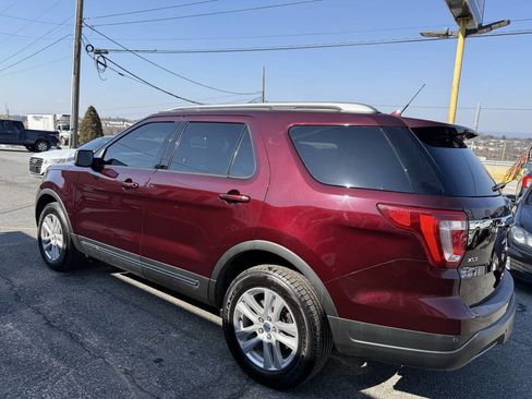 Used 2019 Ford Explorer XLT w/ Equipment Group 202A image 8