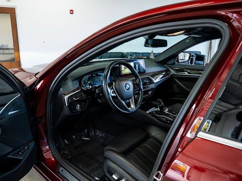 Used 2023 BMW 530e xDrive image 37