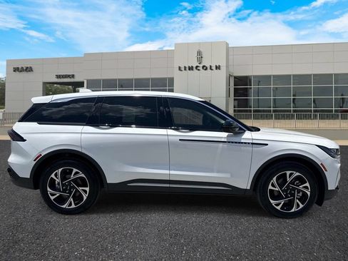 New 2026 Lincoln Nautilus Premier AWD/4WD image 2