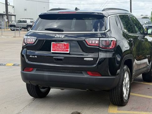 Used 2025 Jeep Compass Latitude AWD/4WD image 7