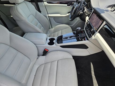 Certified 2023 Porsche Macan S AWD/4WD image 15