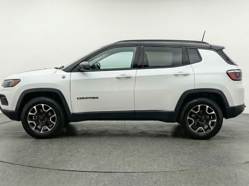 Used 2025 Jeep Compass Trailhawk AWD/4WD image 5