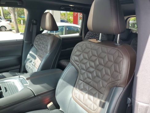 Certified 2025 Nissan Armada Platinum Reserve RWD image 19