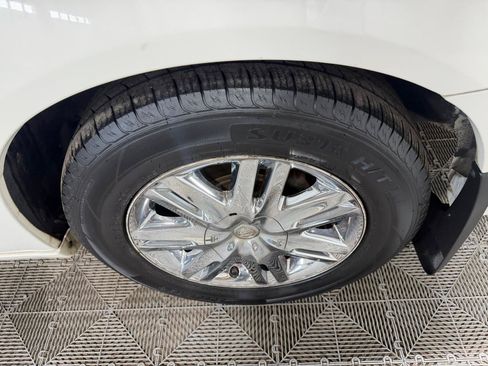 Used 2008 Chrysler Town & Country Limited w/ Entertainment Group #3 FWD image 18