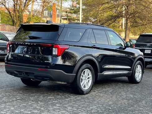 Used 2025 Ford Explorer Active AWD/4WD image 6